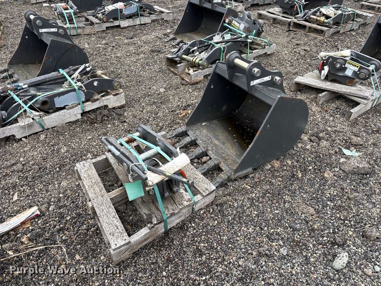 CNH Industrial CNH33.37 excavator attachments