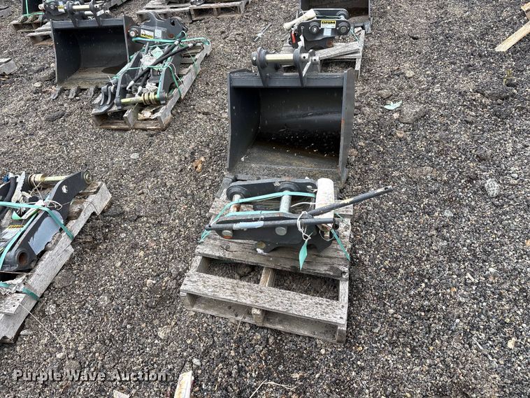 image for item ET0694 CNH Industrial CNH33.37 excavator attachments