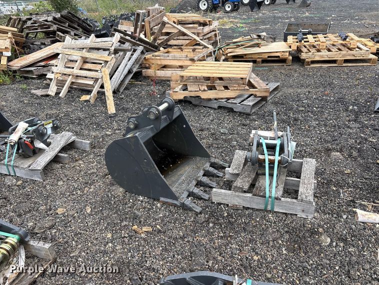 image for item ET0694 CNH Industrial CNH33.37 excavator attachments