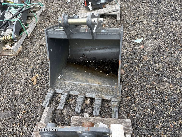 image for item ET0694 CNH Industrial CNH33.37 excavator attachments