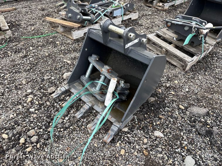 CNH Industrial CNH33.37 excavator attachments