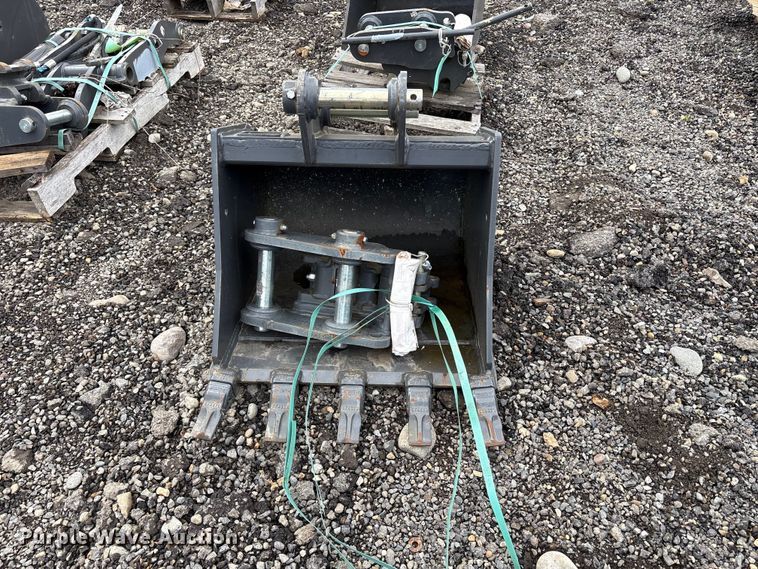 image for item ET0695 CNH Industrial CNH33.37 excavator attachments