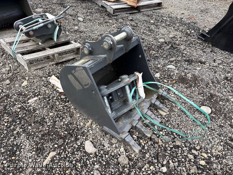 image for item ET0695 CNH Industrial CNH33.37 excavator attachments