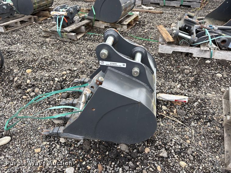 image for item ET0695 CNH Industrial CNH33.37 excavator attachments