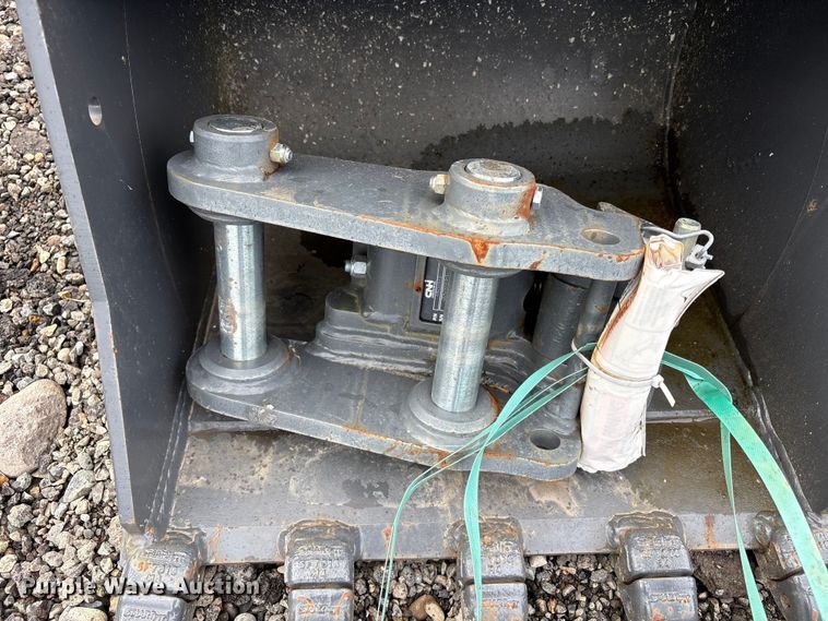 image for item ET0695 CNH Industrial CNH33.37 excavator attachments