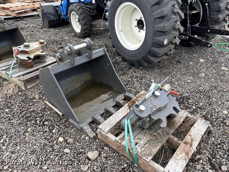 image for item ET0697 CNH Industrial CNH33.37 excavator attachments