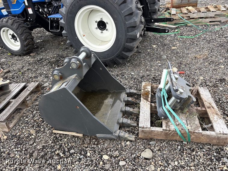 image for item ET0697 CNH Industrial CNH33.37 excavator attachments