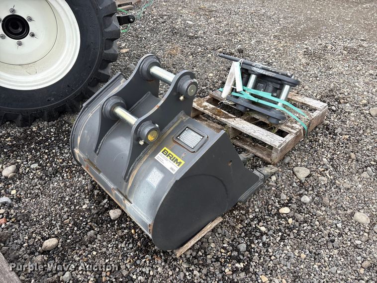 image for item ET0697 CNH Industrial CNH33.37 excavator attachments