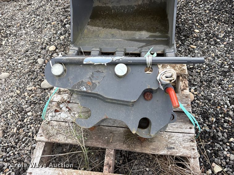 image for item ET0697 CNH Industrial CNH33.37 excavator attachments