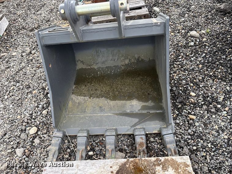 image for item ET0697 CNH Industrial CNH33.37 excavator attachments