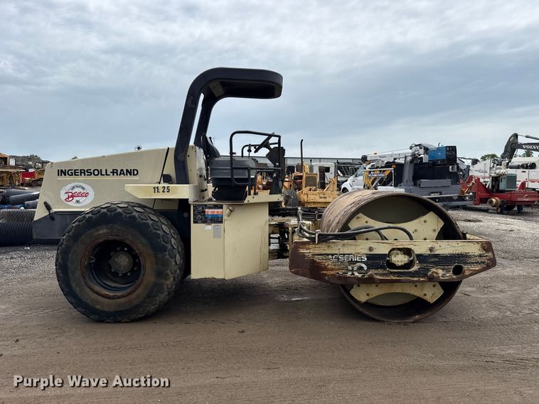 image for item ET6275 1999 Ingersoll Rand SD100D single drum vibratory roller