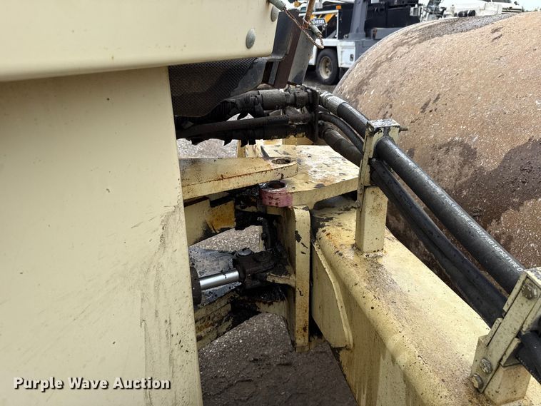 image for item ET6275 1999 Ingersoll Rand SD100D single drum vibratory roller