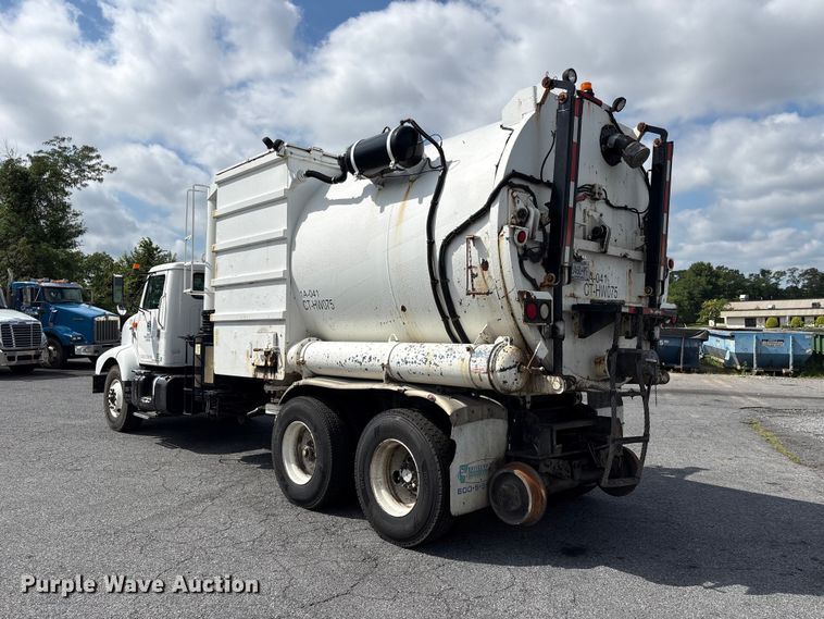 image for item ET8658 1999 International 2674 vacuum truck