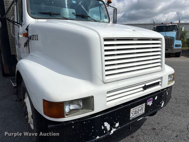 image for item ET8658 1999 International 2674 vacuum truck