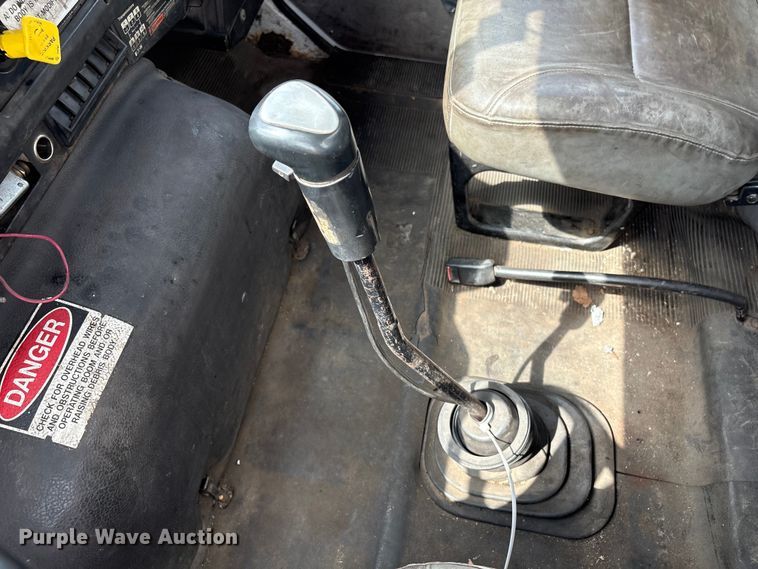 image for item ET8658 1999 International 2674 vacuum truck