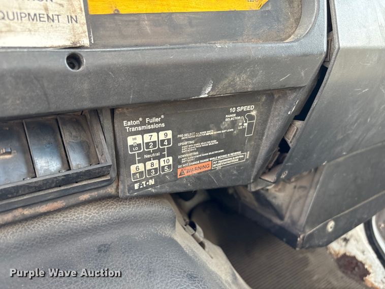 image for item ET8658 1999 International 2674 vacuum truck