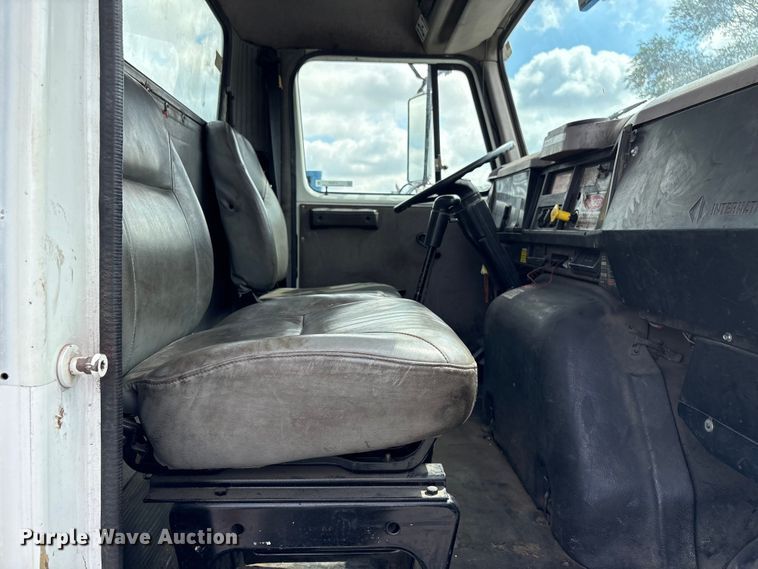 image for item ET8658 1999 International 2674 vacuum truck