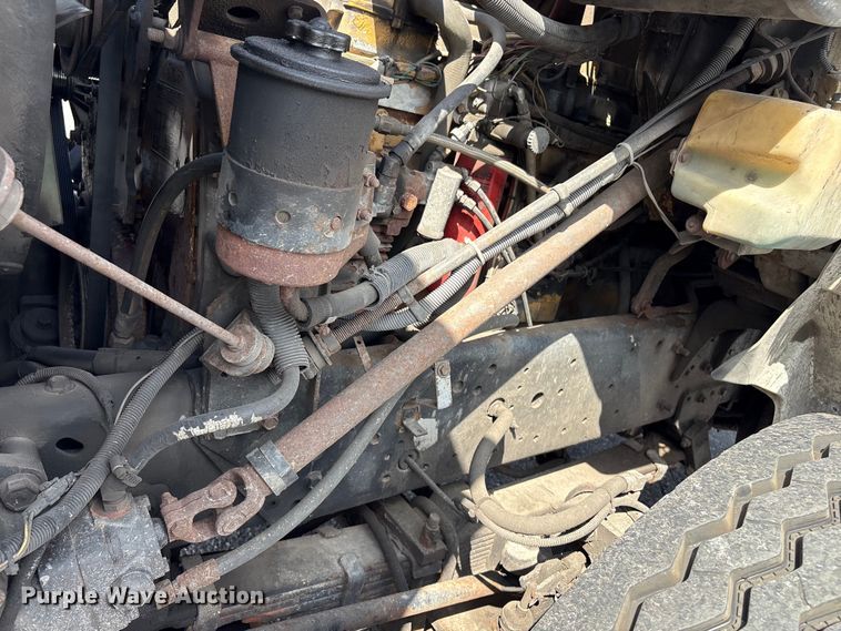 image for item ET8658 1999 International 2674 vacuum truck