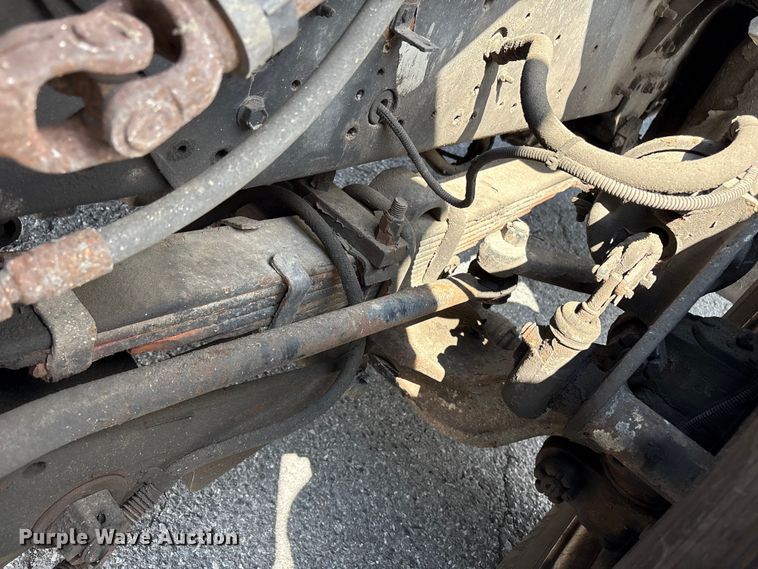 image for item ET8658 1999 International 2674 vacuum truck