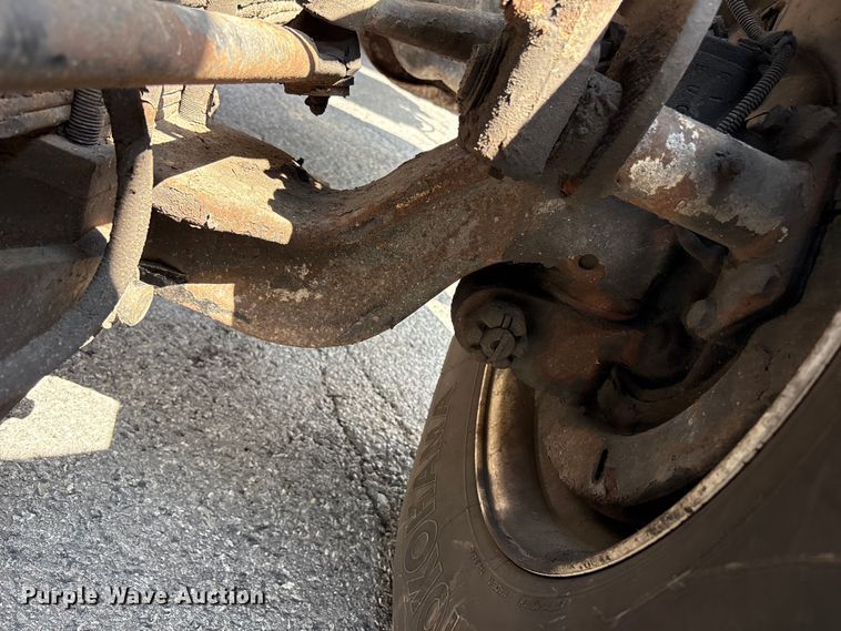 image for item ET8658 1999 International 2674 vacuum truck