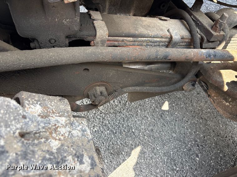 image for item ET8658 1999 International 2674 vacuum truck