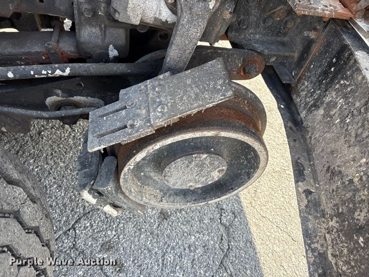 image for item ET8658 1999 International 2674 vacuum truck
