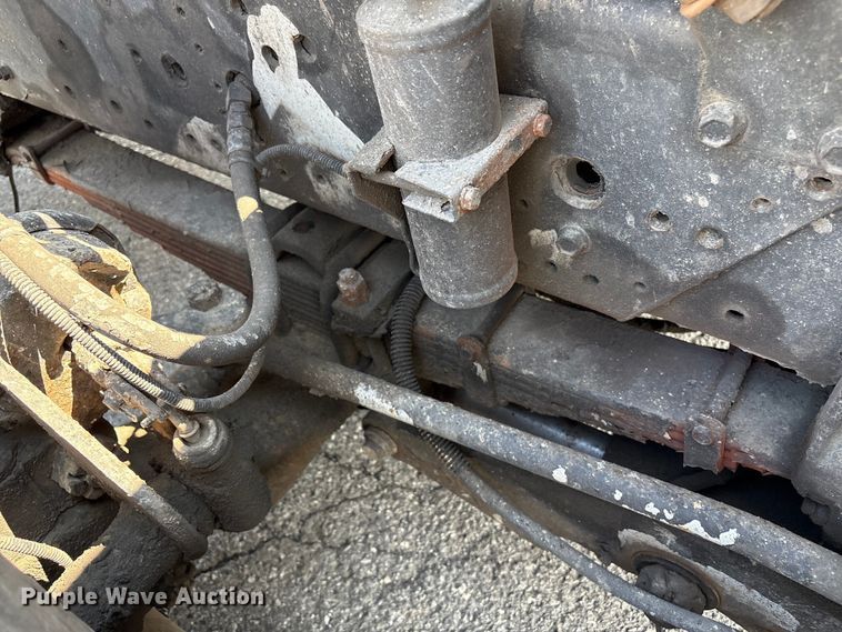 image for item ET8658 1999 International 2674 vacuum truck