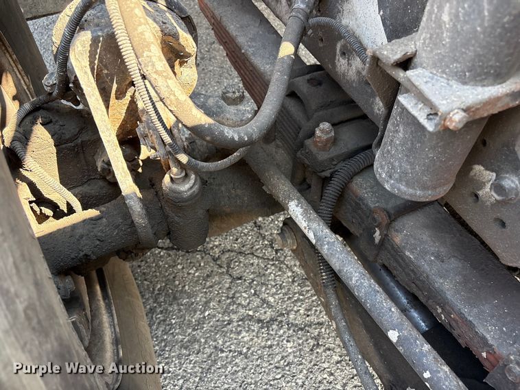 image for item ET8658 1999 International 2674 vacuum truck