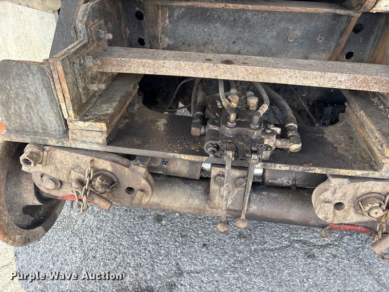 image for item ET8658 1999 International 2674 vacuum truck