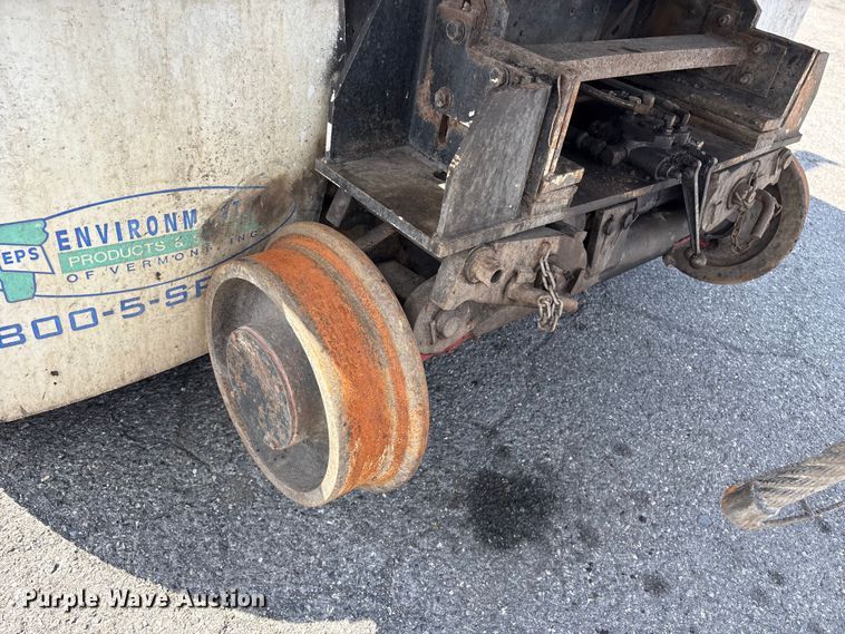 image for item ET8658 1999 International 2674 vacuum truck