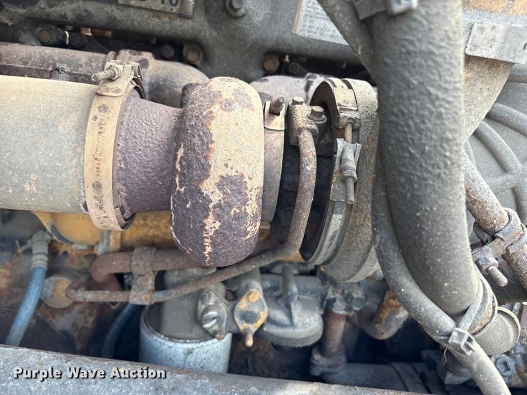 image for item ET8658 1999 International 2674 vacuum truck