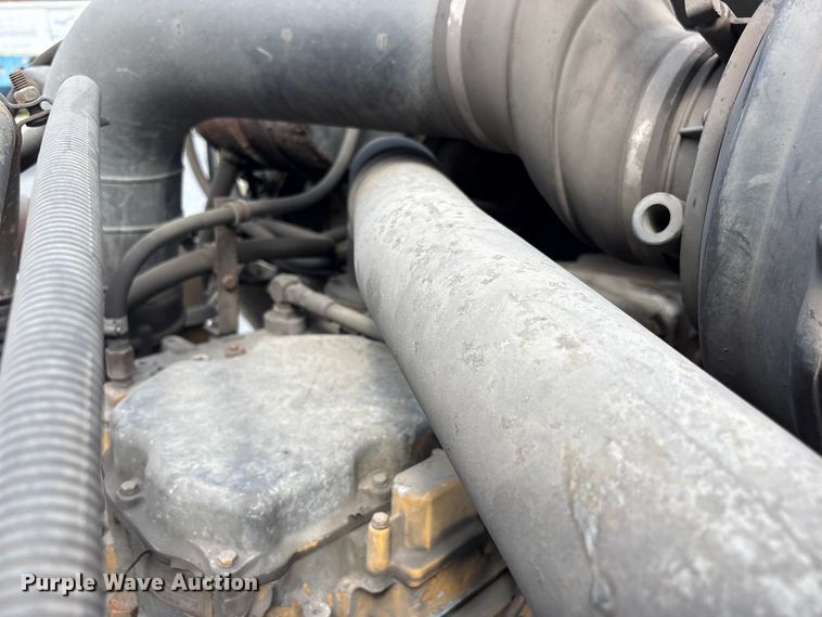 image for item ET8658 1999 International 2674 vacuum truck