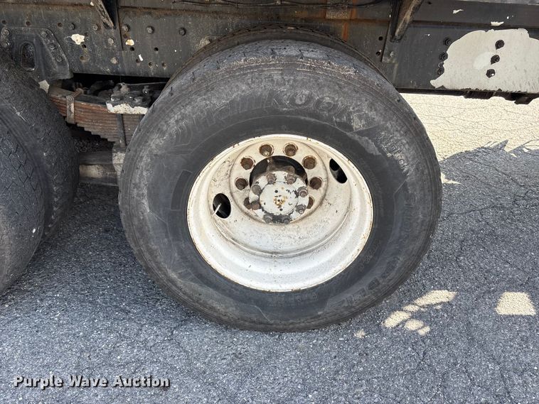 image for item ET8658 1999 International 2674 vacuum truck