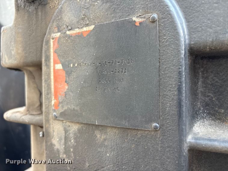 image for item ET8658 1999 International 2674 vacuum truck