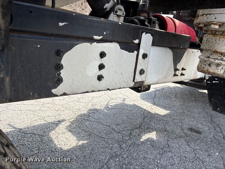 image for item ET8658 1999 International 2674 vacuum truck