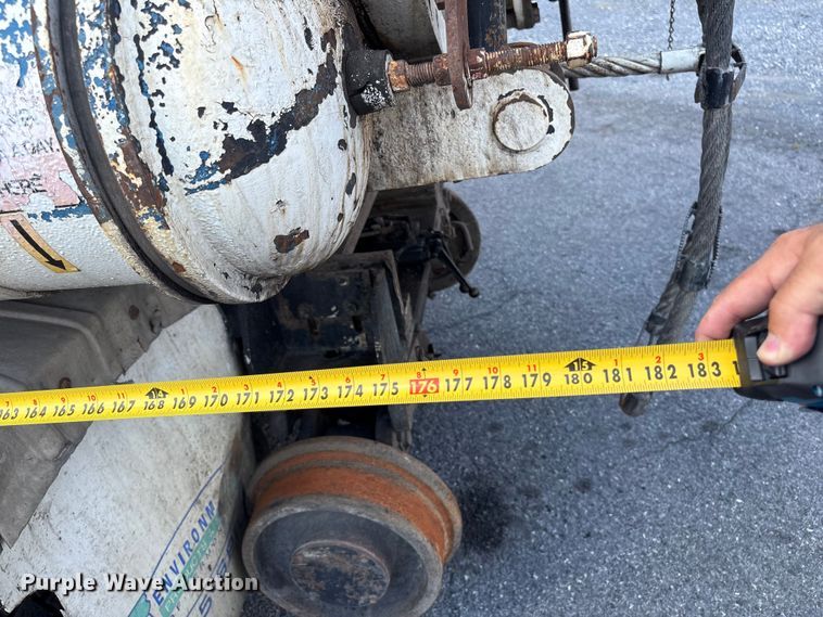 image for item ET8658 1999 International 2674 vacuum truck