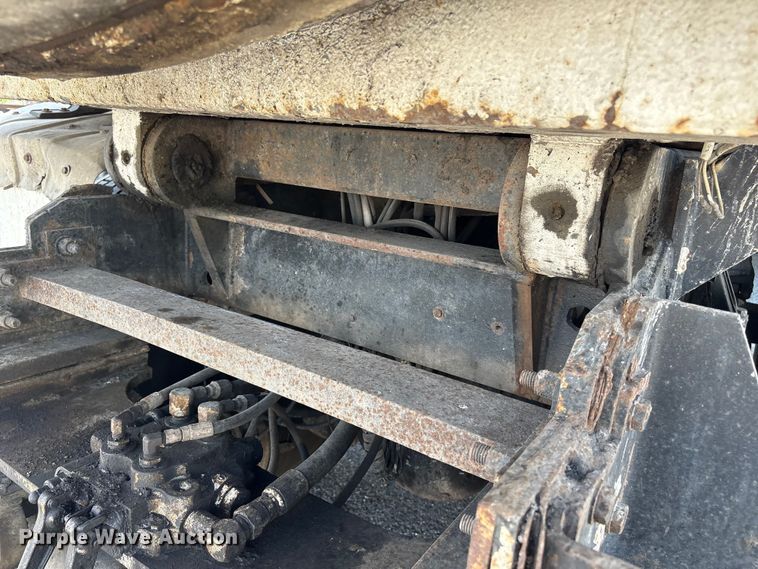 image for item ET8658 1999 International 2674 vacuum truck