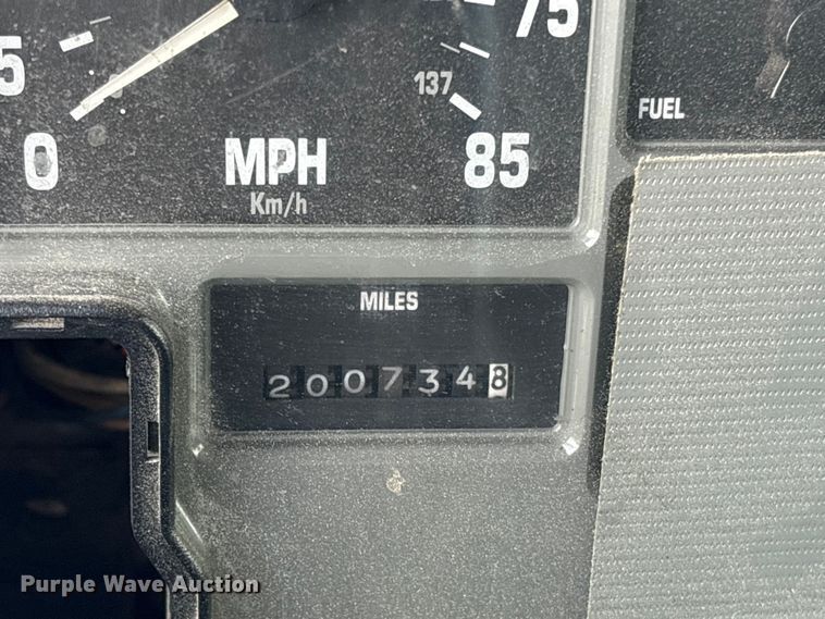 image for item ET8658 1999 International 2674 vacuum truck