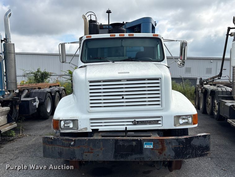 image for item ET8660 2000 International 2674 vacuum truck
