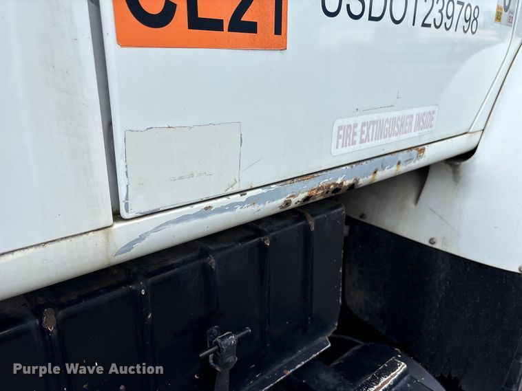 image for item ET8660 2000 International 2674 vacuum truck