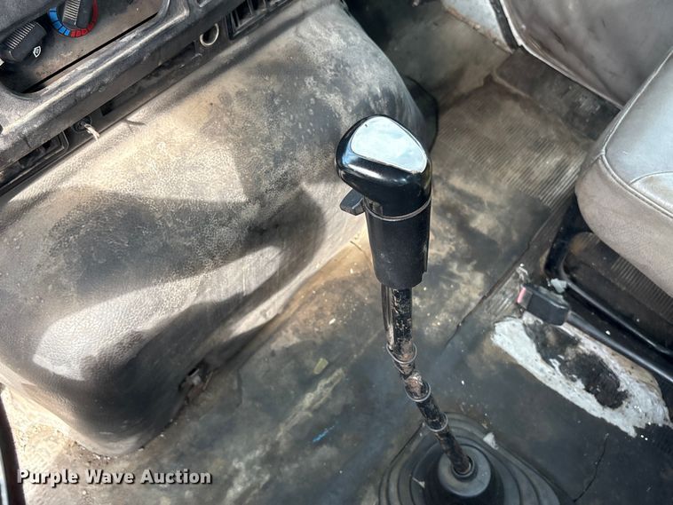 image for item ET8660 2000 International 2674 vacuum truck