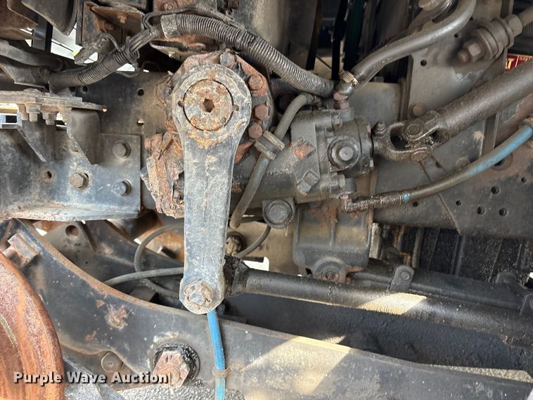 image for item ET8660 2000 International 2674 vacuum truck