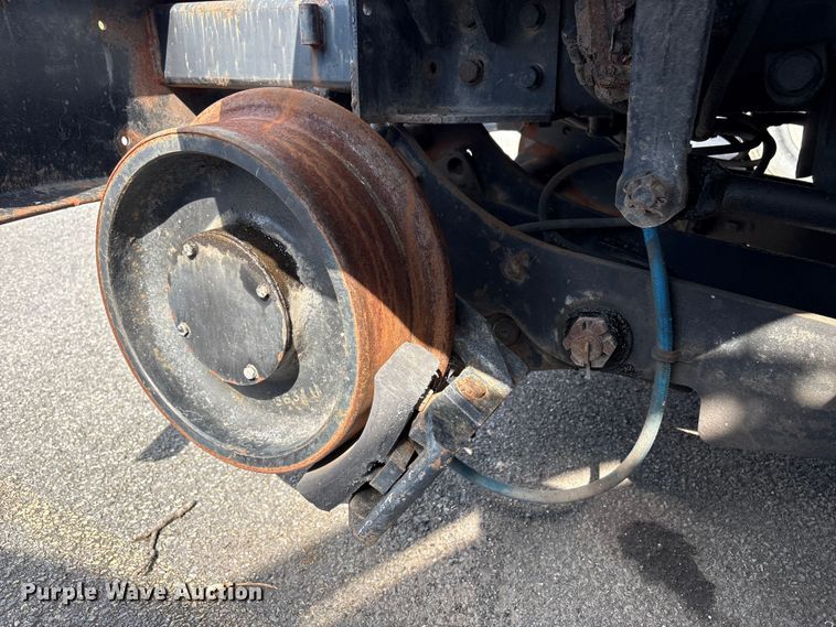 image for item ET8660 2000 International 2674 vacuum truck