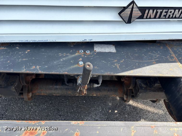 image for item ET8660 2000 International 2674 vacuum truck