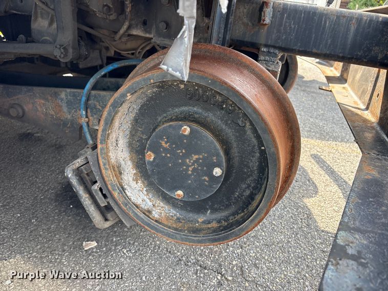 image for item ET8660 2000 International 2674 vacuum truck