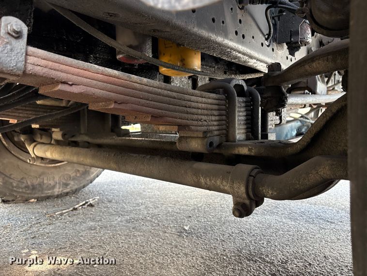 image for item ET8660 2000 International 2674 vacuum truck