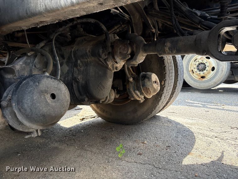 image for item ET8660 2000 International 2674 vacuum truck