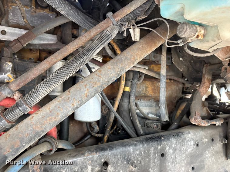 image for item ET8660 2000 International 2674 vacuum truck