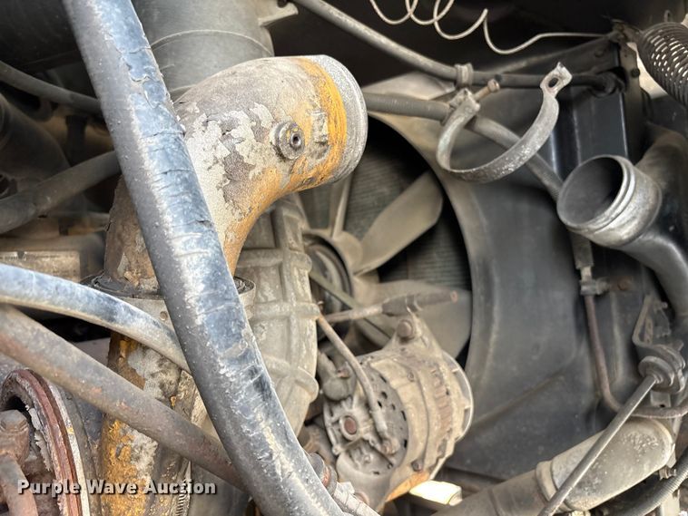 image for item ET8660 2000 International 2674 vacuum truck