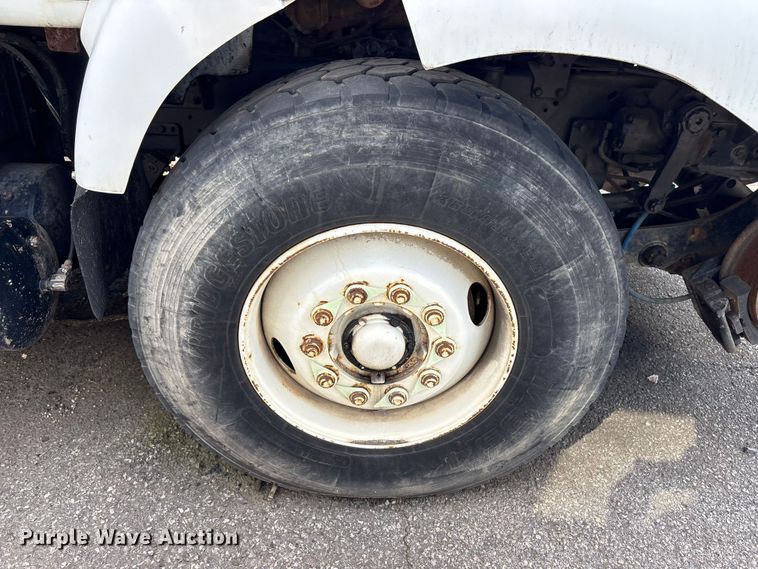 image for item ET8660 2000 International 2674 vacuum truck